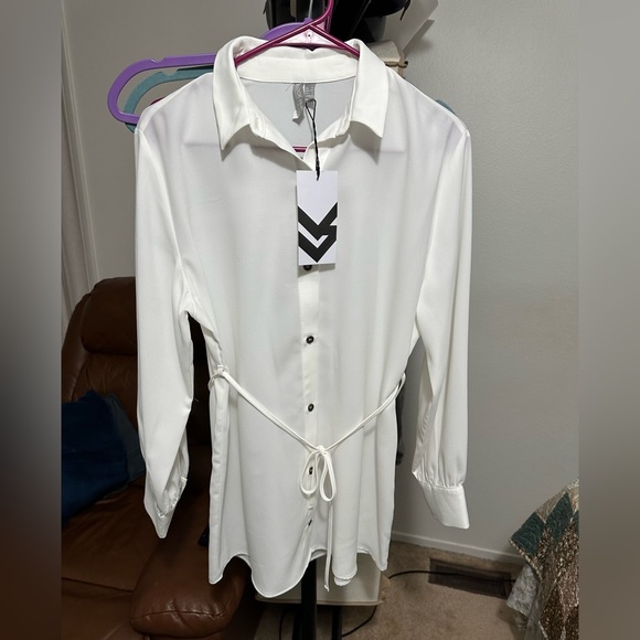 New with Tags. Blouse Polyester Medium Long Sleeve with Collar. US size 6 (M) - Picture 9 of 13